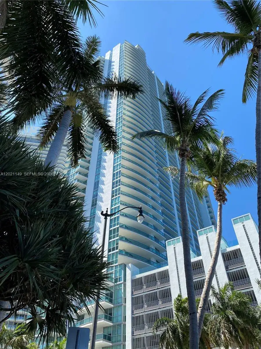 3 bedroom 3 bath Residential Lease for rent at 1331 Brickell Bay Dr # 4407, Miami FL 33131