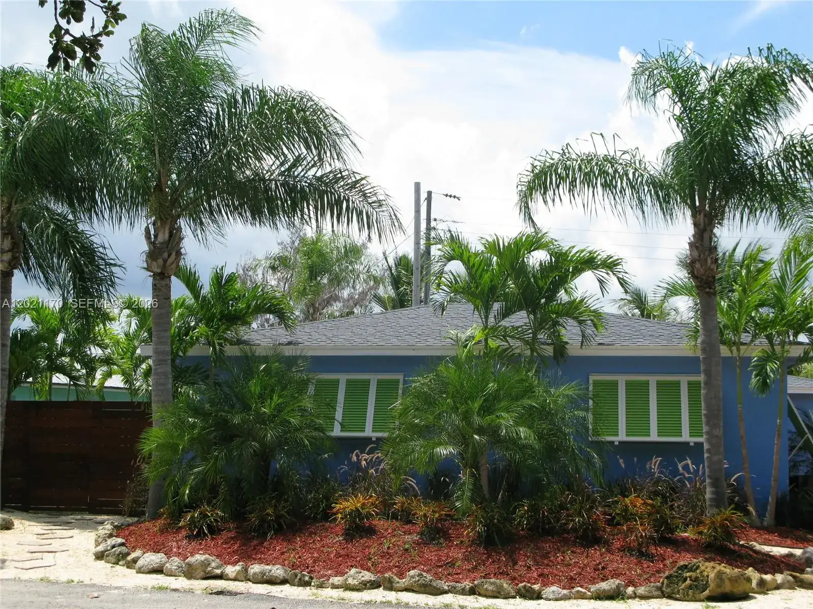 2 bedroom 1 bath Residential Lease for rent at 13767 Oleander Ave, Juno Beach FL 33408