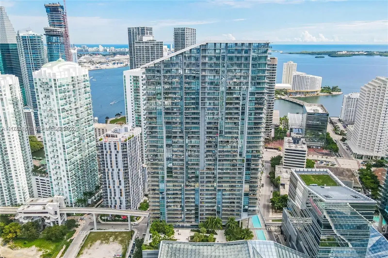 2 bedroom 2 bath Residential Lease for rent at 68 SE 6th St # 2012, Miami FL 33131