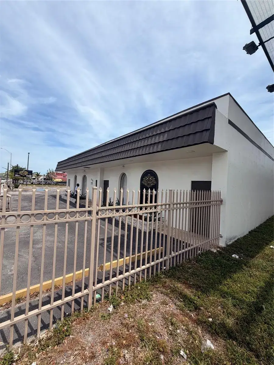 Commercial Sale for sale at 920 NW 119th St, Miami FL 33168
