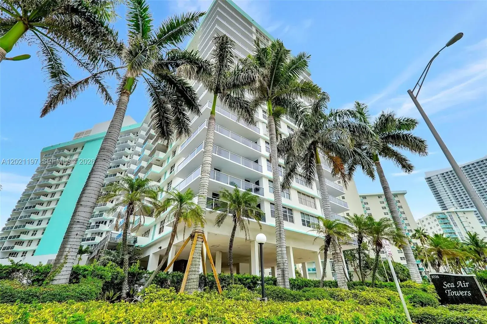 1 bedroom 1 bath Residential Lease for rent at 3725 S Ocean Dr # 812, Hollywood FL 33019