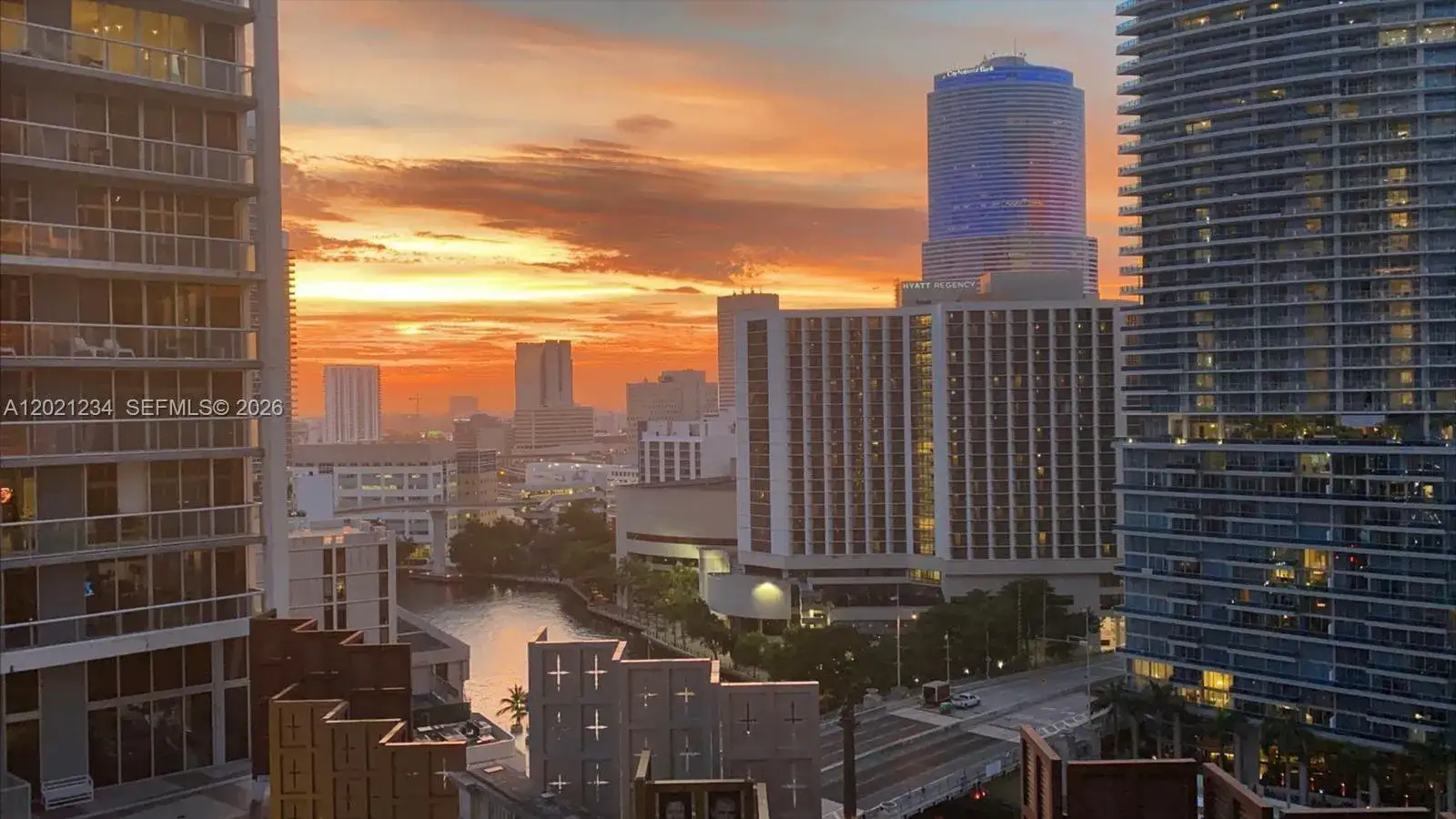 2 bedroom 2 bath Residential Lease for rent at 475 Brickell Ave # 1813, Miami FL 33131