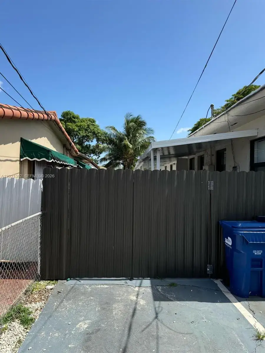 2 bedroom 1 bath Residential Lease for rent at 7360 SW 21st St # 7360, Miami FL 33155