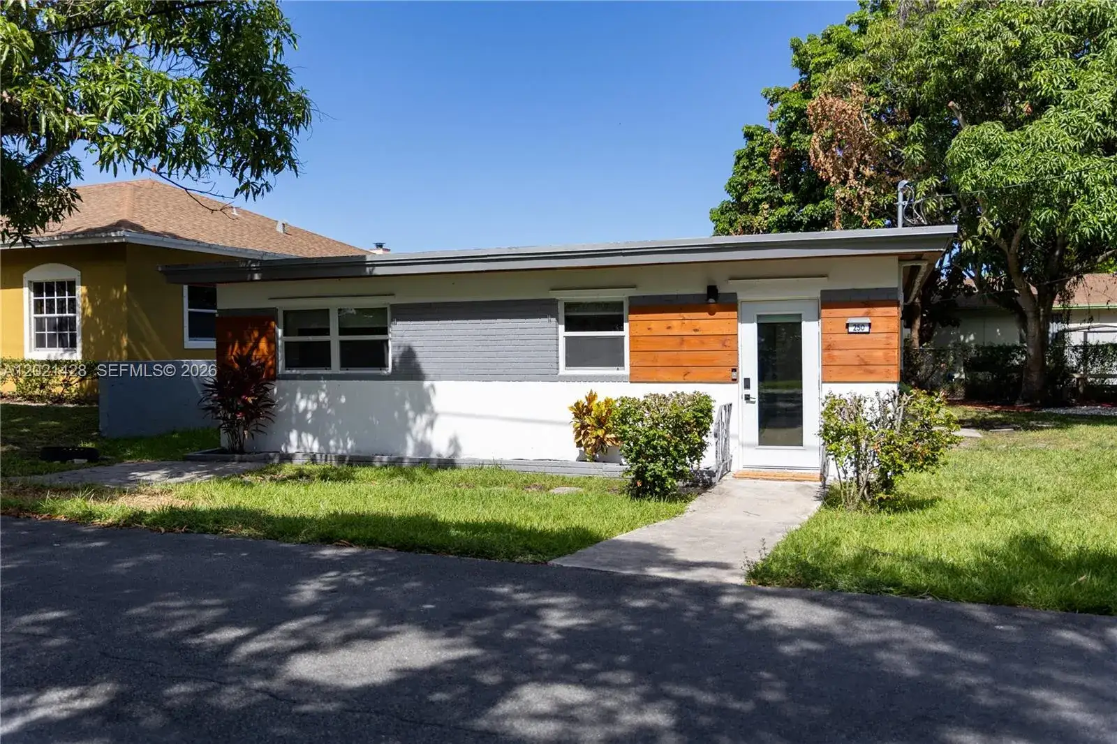 3 bedroom 1 bath Residential for sale at 250 NW 14th Way, Dania Beach FL 33004