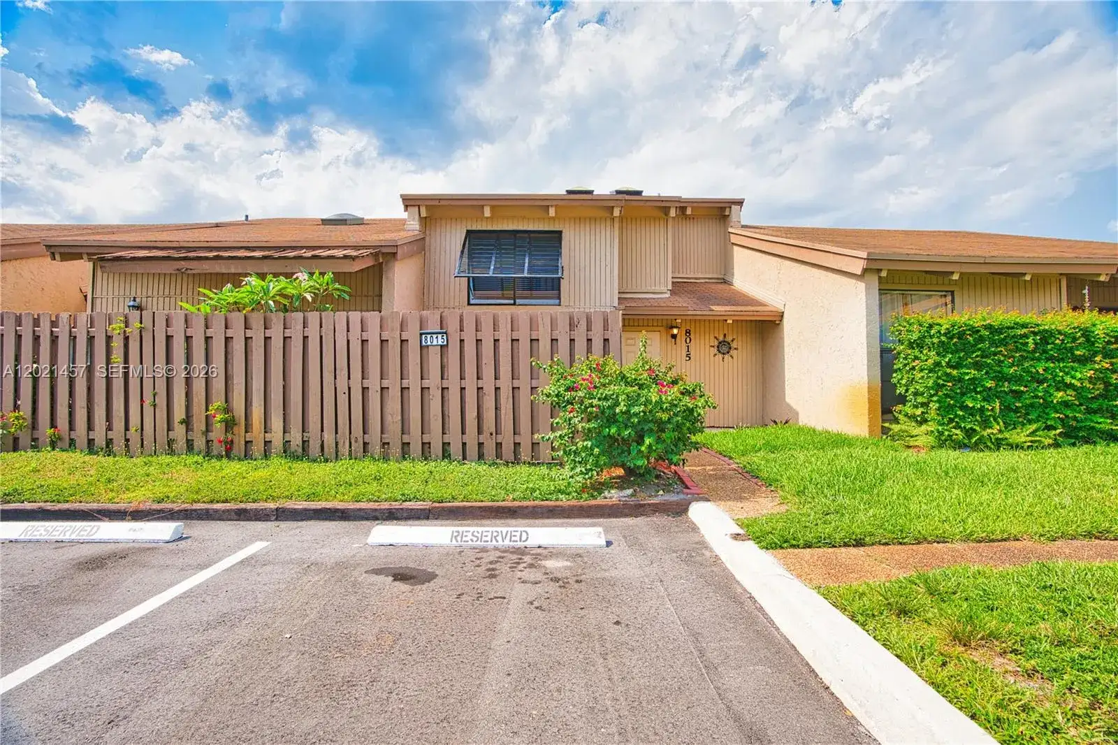 1 bedroom 1 bath Residential for sale at 8015 SW 21st Ct, Davie FL 33324
