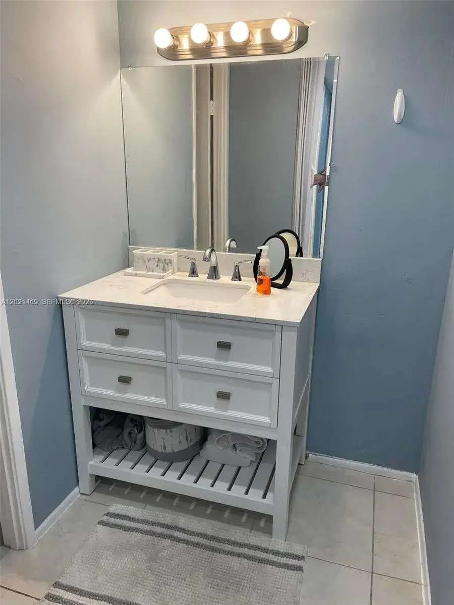 1 bedroom 2 bath Residential for sale at 1351 NE Miami Gardens Dr # 402E, Miami FL 33179