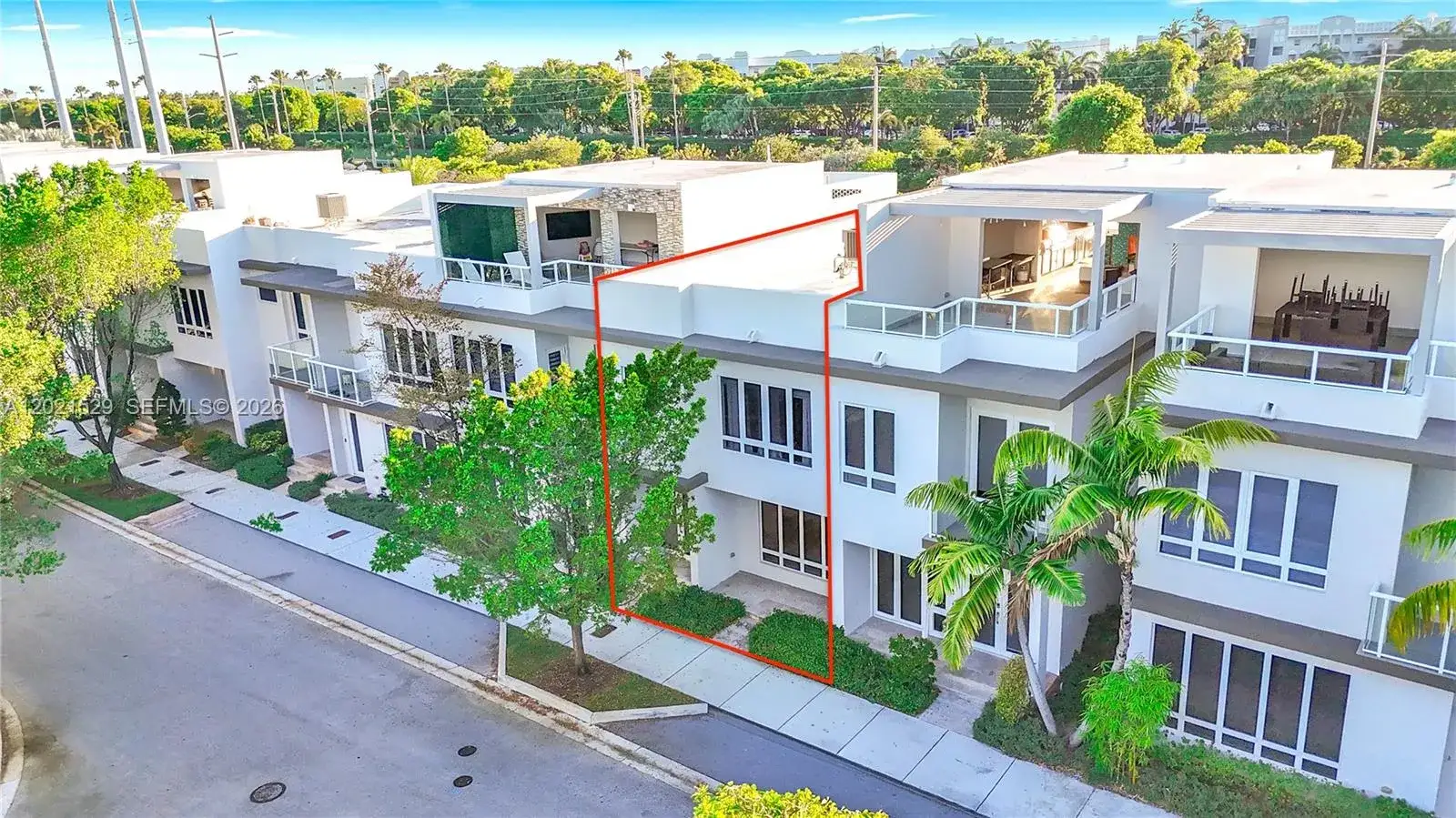 4 bedroom 3 bath Residential for sale at 6400 NW 105th Pl, Doral FL 33178