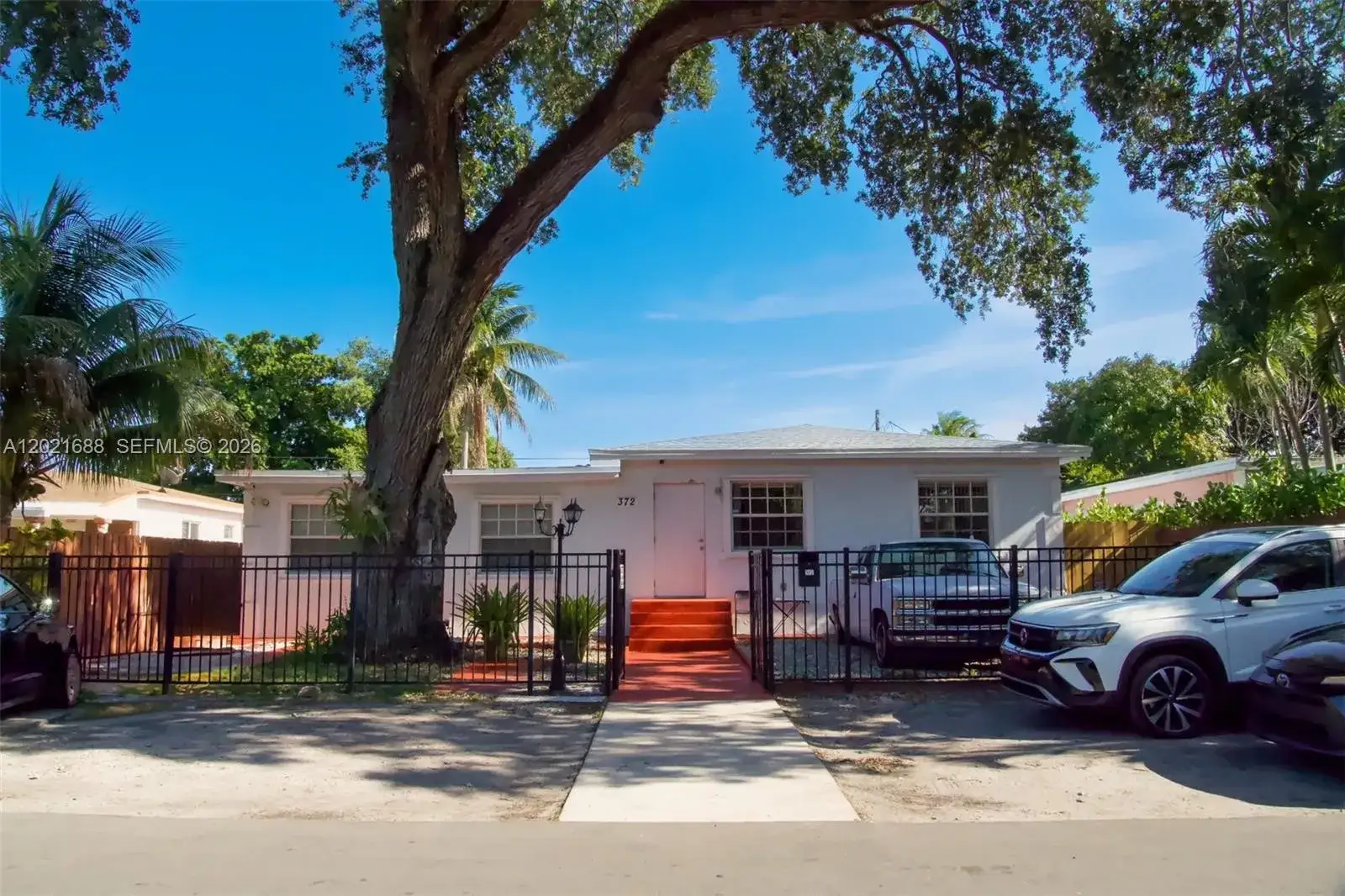 3 bedroom 2 bath Residential for sale at 372 NE 162nd St, Miami FL 33162