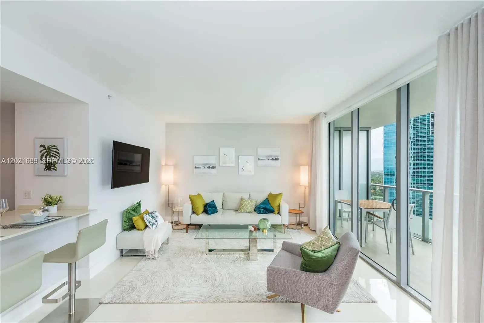 1 bedroom 1 bath Residential Lease for rent at 1300 Brickell Bay Dr # 2900, Miami FL 33131