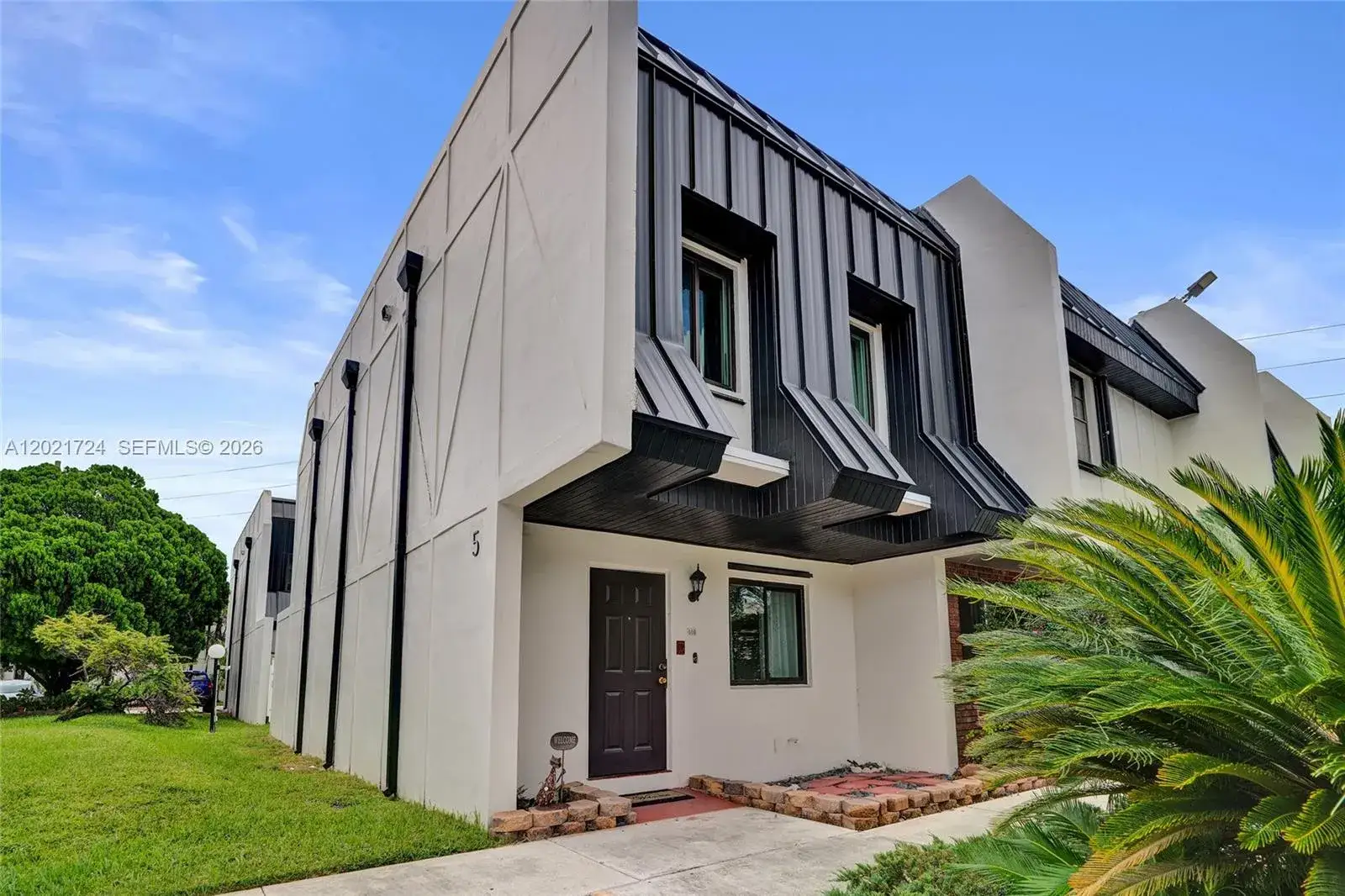 2 bedroom 2 bath Residential for sale at 5555 Ludlam Rd # 46, South Miami FL 33155