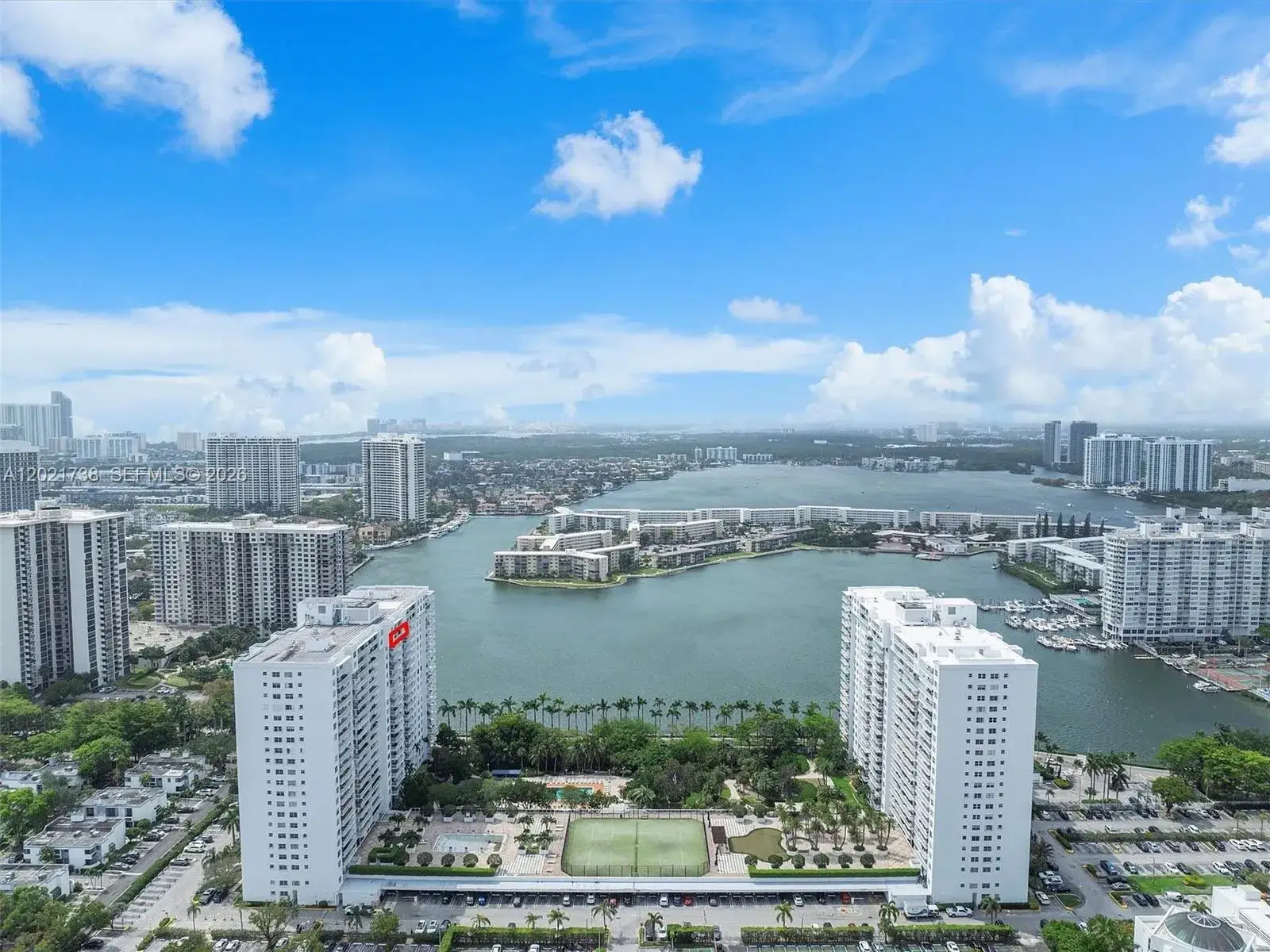 2 bedroom 2 bath Residential for sale at 2851 NE 183rd St # 2112E, Aventura FL 33160