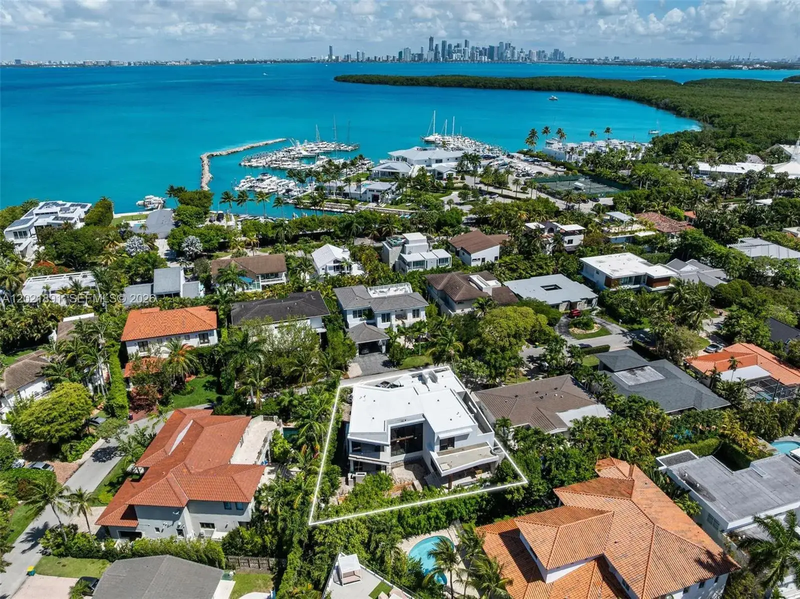 6 bedroom 6 bath Residential for sale at 238 Buttonwood Dr, Key Biscayne FL 33149