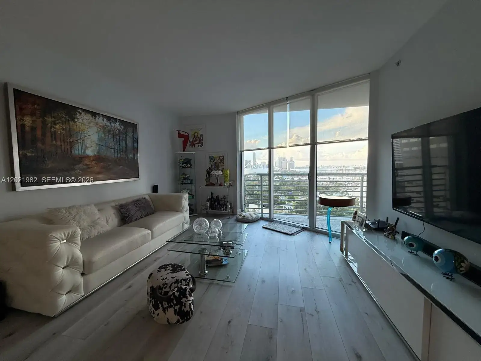 1 bedroom 1 bath Residential for sale at 325 S Biscayne Blvd # 2024, Miami FL 33131