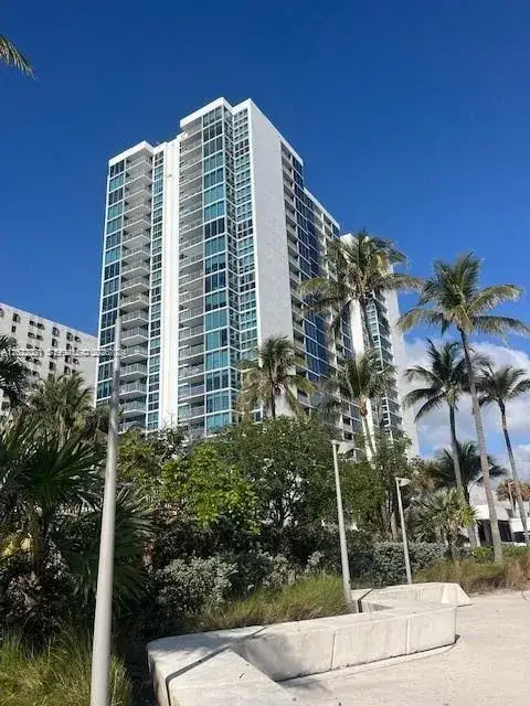 2 bedroom 2 bath Residential Lease for rent at 2655 Collins Ave # 2302, Miami Beach FL 33140