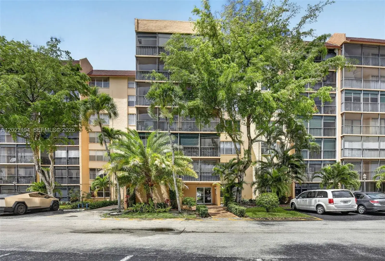 3 bedroom 2 bath Residential for sale at 3771 Environ Blvd # 355, Lauderhill FL 33319