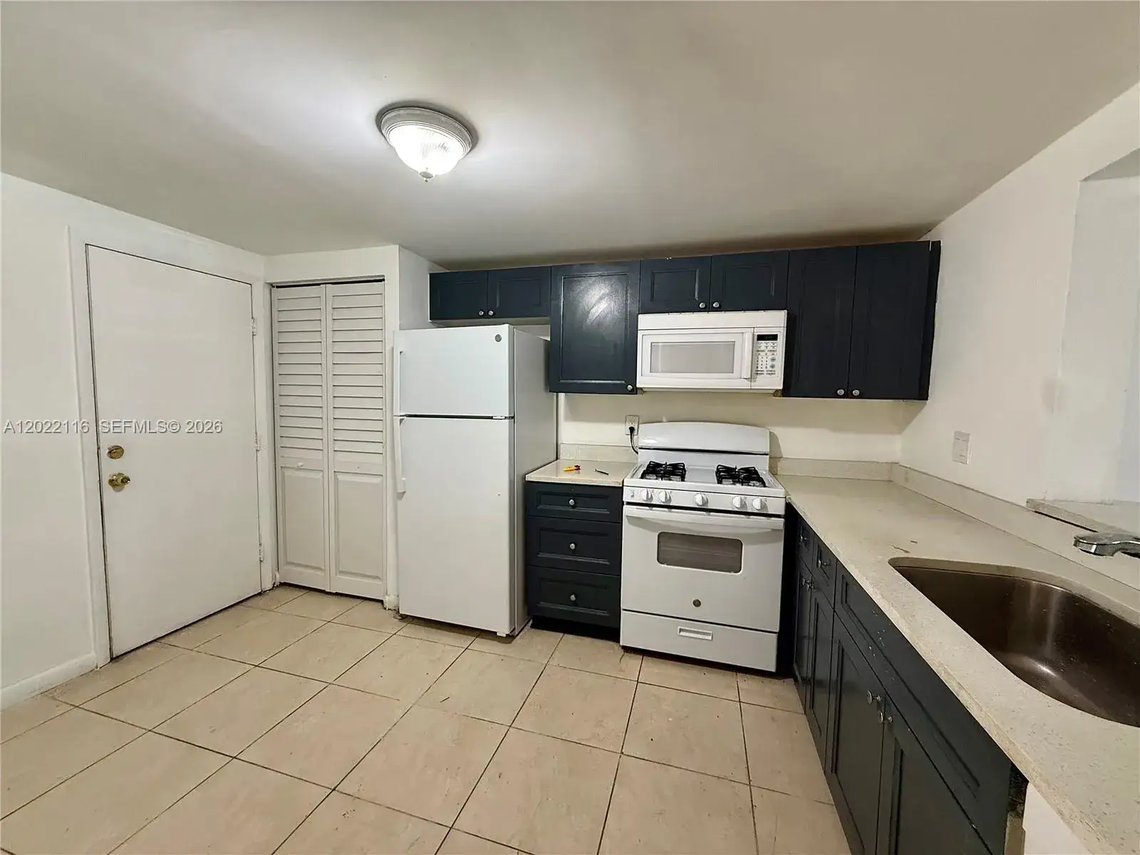 2 bedroom 2 bath Residential for sale at 18101 NW 68th Ave # B102, Hialeah FL 33015