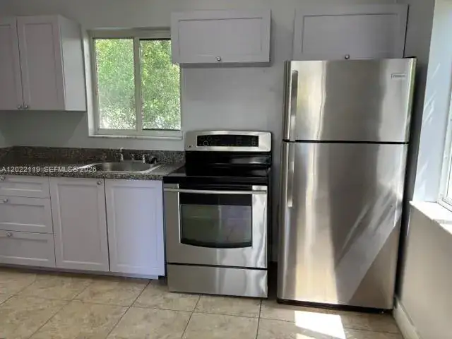 1 bedroom 1 bath Residential Lease for rent at 11531 SW 187th St # 0, Miami FL 33157
