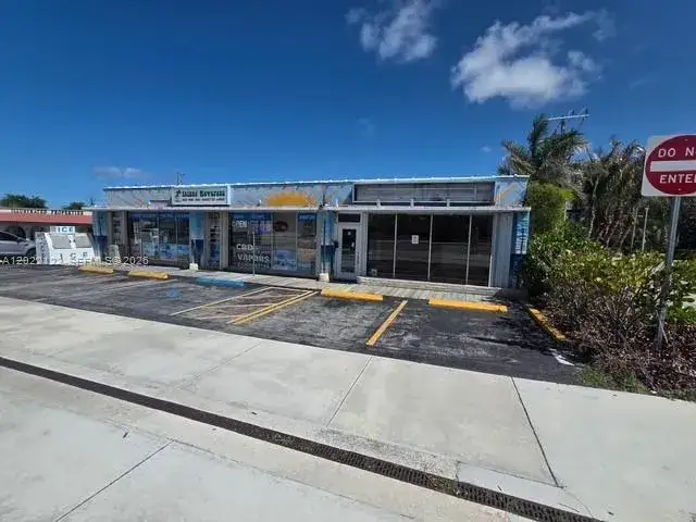 Commercial Sale for sale at 9128 SE Bridge Rd, Hobe Sound FL 33455