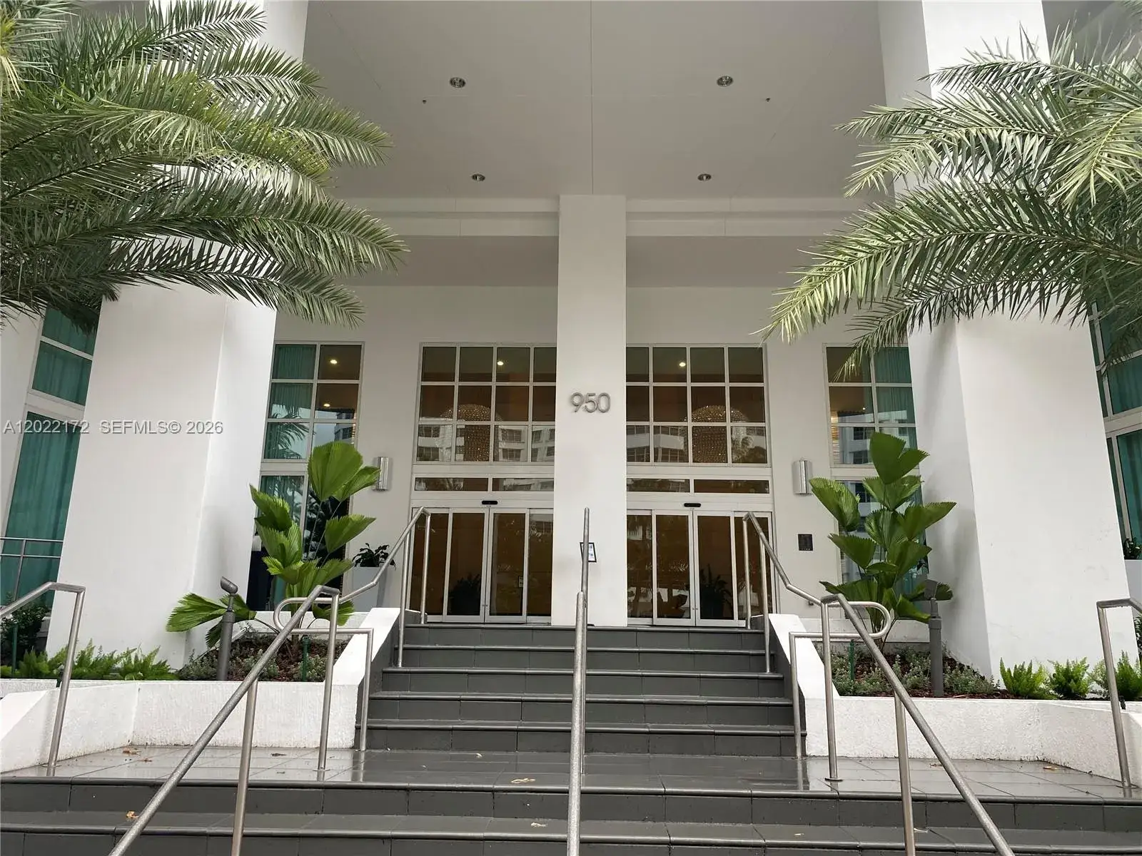 2 bedroom 2 bath Residential for sale at 950 Brickell Bay Dr # 2206, Miami FL 33131