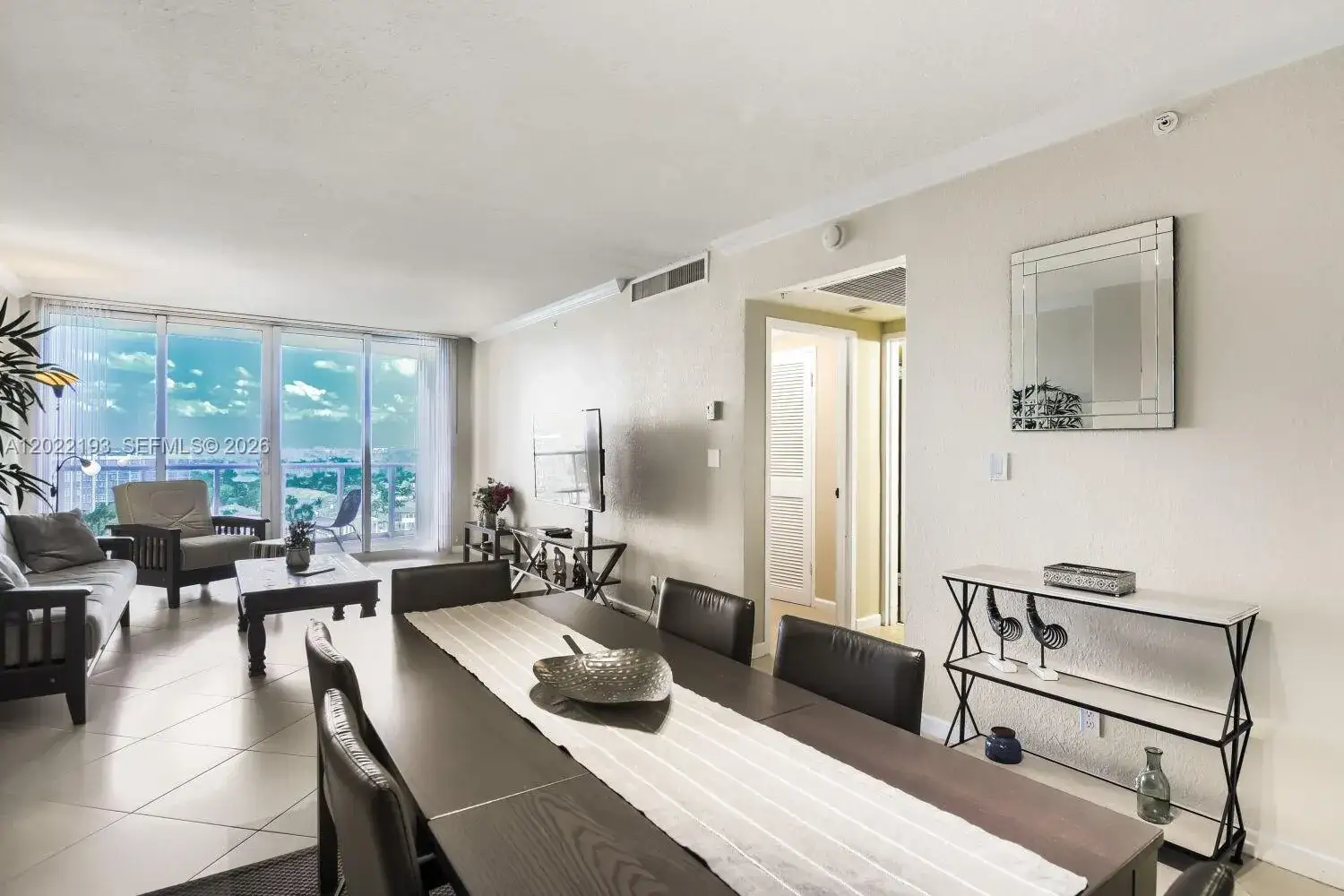 1 bedroom 1 bath Residential Lease for rent at 2501 S Ocean Dr, Hollywood FL 33019