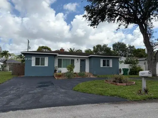 3 bedroom 1 bath Residential Lease for rent at 6215 SW 20th St # 6215, Miramar FL 33023