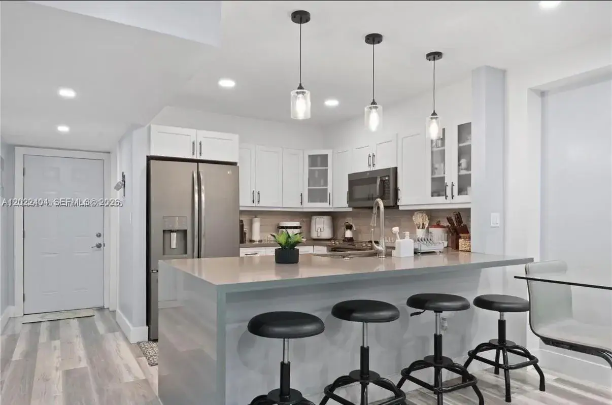 2 bedroom 2 bath Residential for sale at 6125 W 20th Ave # 302, Hialeah FL 33012