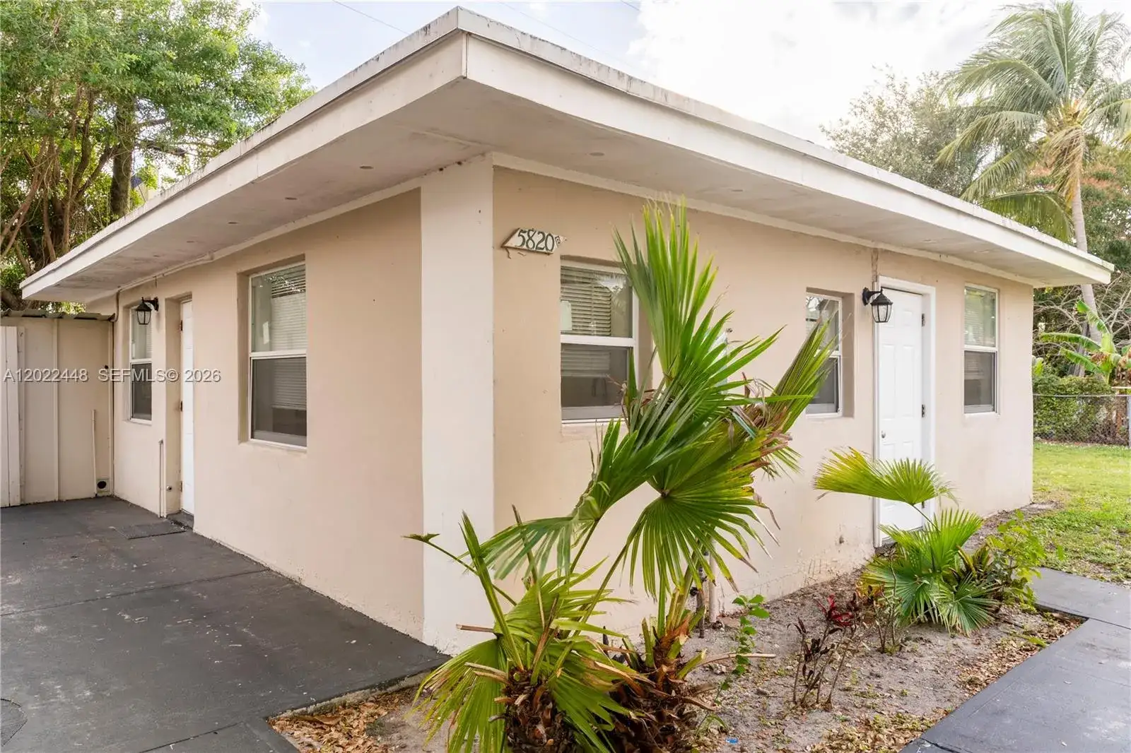 2 bedroom 1 bath Residential Lease for rent at 5820 Grant St, Hollywood FL 33021