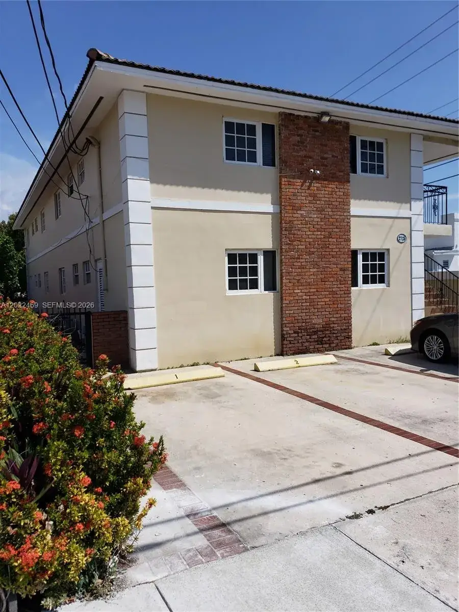 8 bedroom 8 bath Residential Lease for rent at 2725 SW 25th St # 1, Miami FL 33133