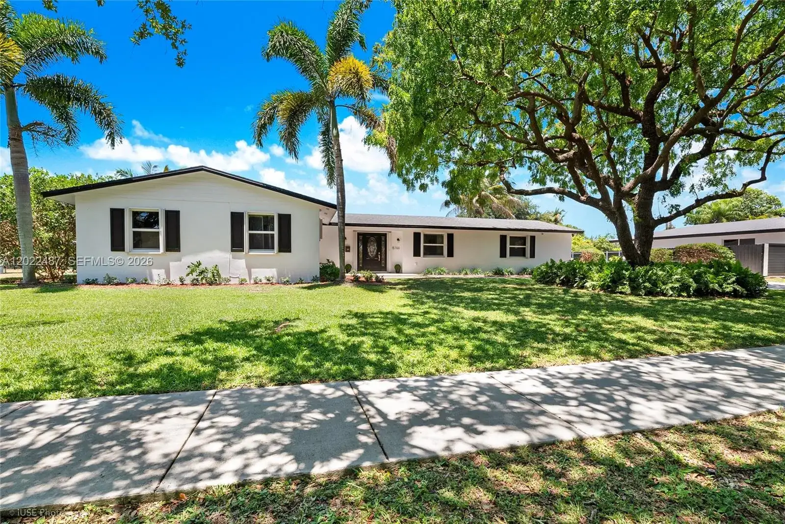 4 bedroom 2 bath Residential for sale at 15700 SW 87th Ave, Palmetto Bay FL 33157