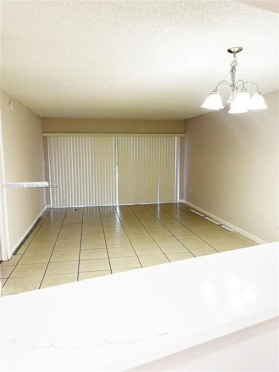 1 bedroom 1 bath Residential for sale at 4255 N University Dr # 109, Sunrise FL 33351