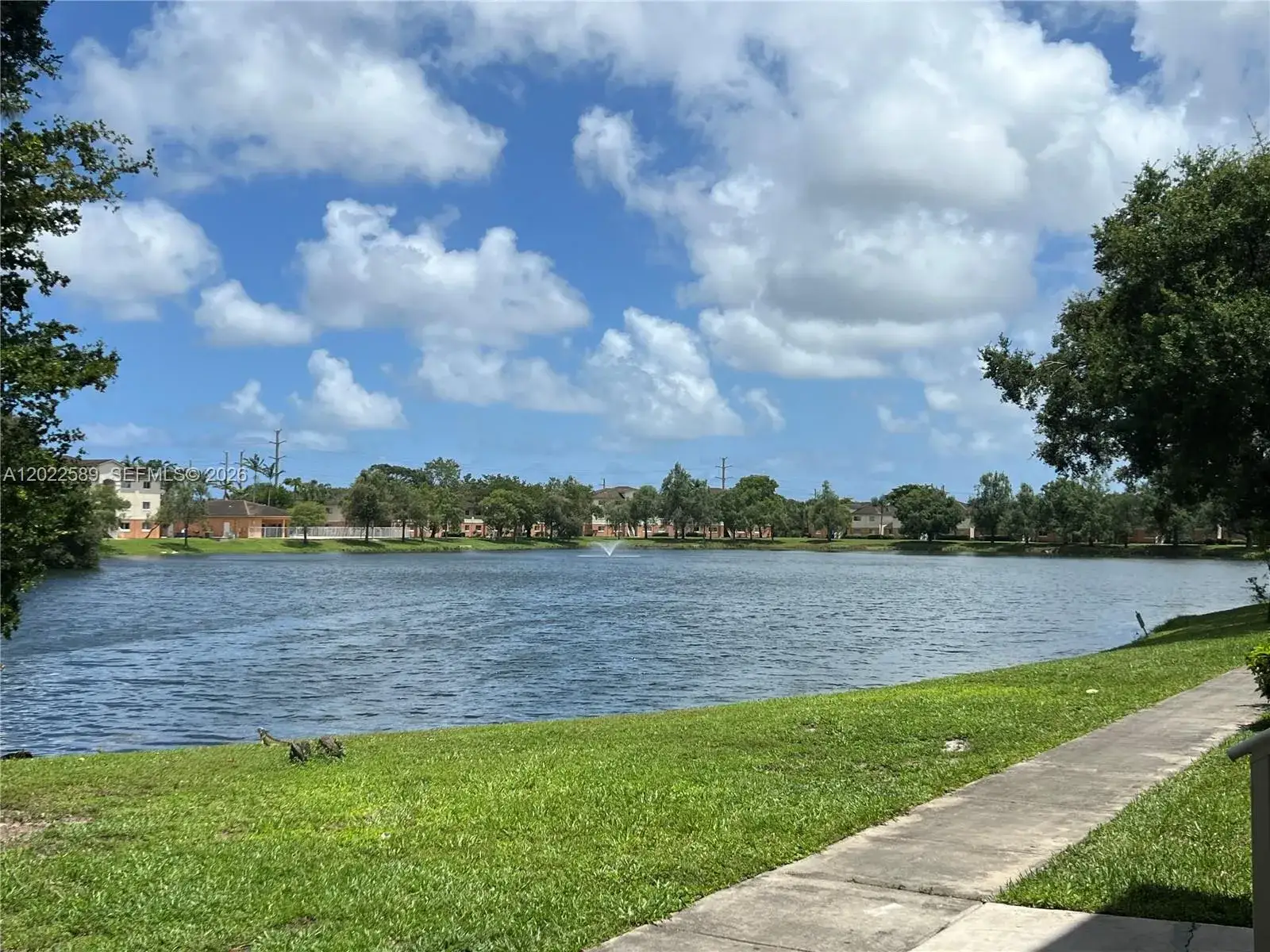 2 bedroom 1 bath Residential for sale at 3690 N 56th Ave # 916, Hollywood FL 33021