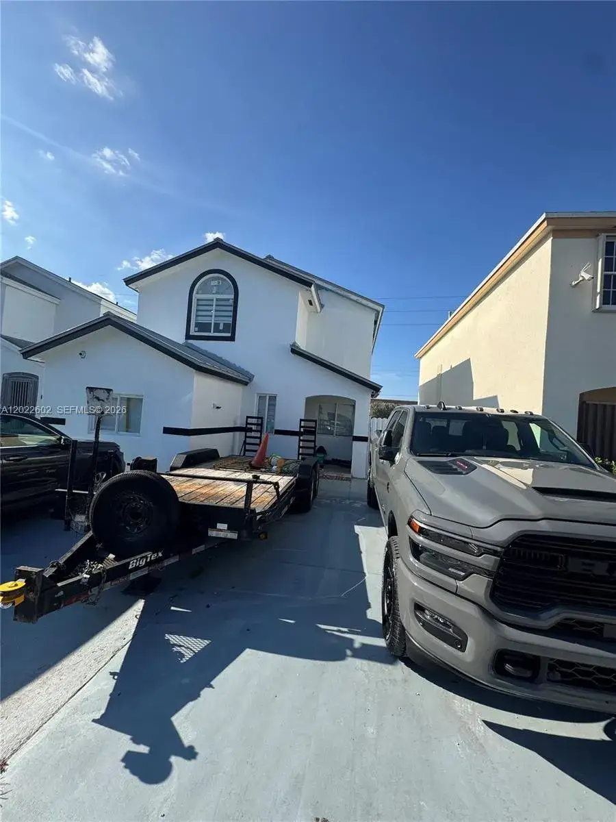 3 bedroom 2 bath Residential for sale at 14017 SW 160th Ter, Miami FL 33177