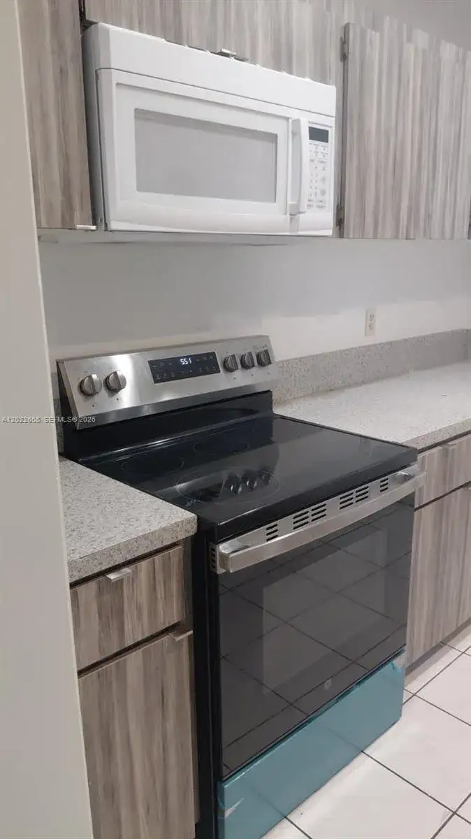 2 bedroom 2 bath Residential Lease for rent at 5420 NW 11th St # 307, Plantation FL 33313
