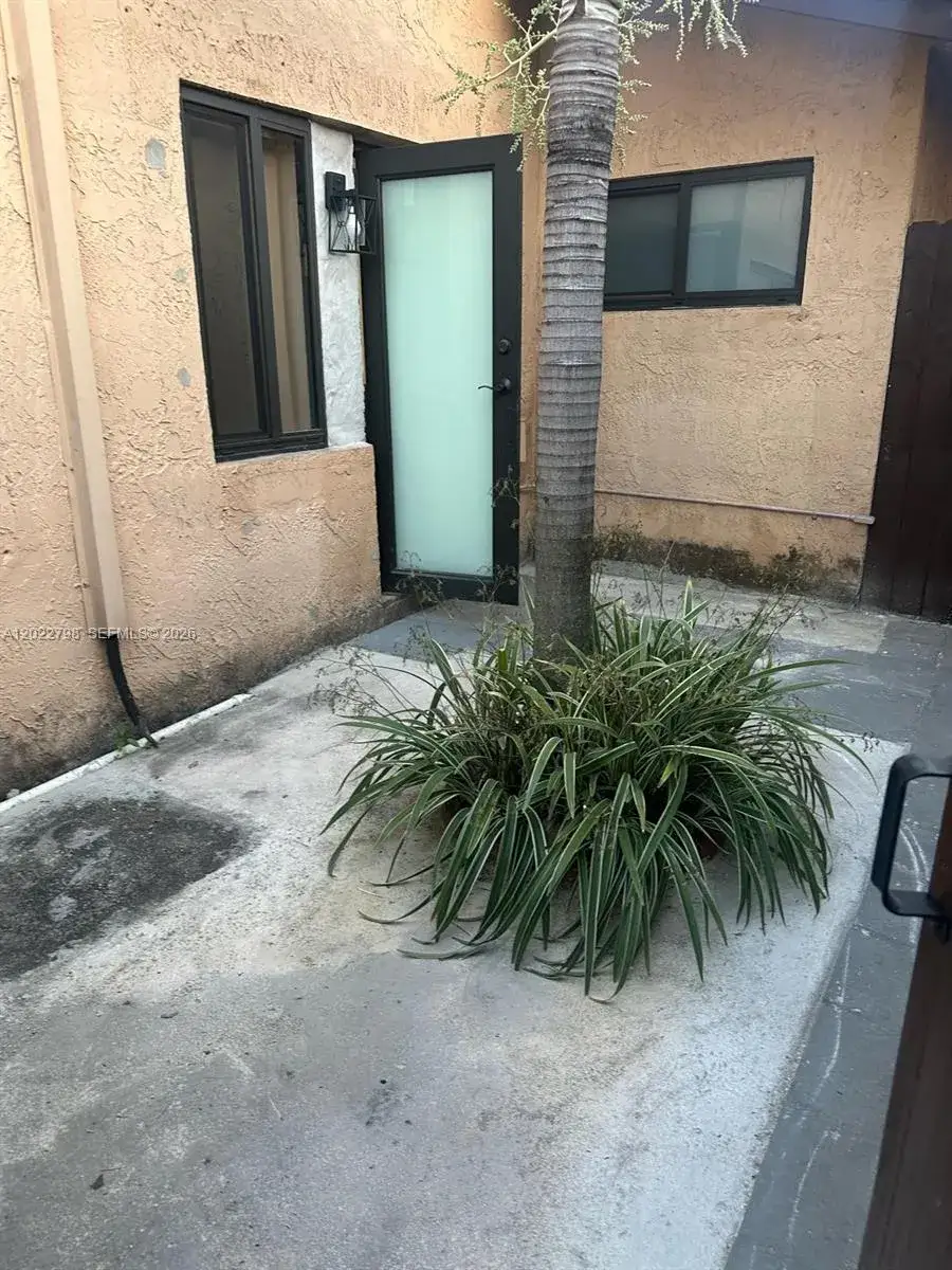 1 bedroom 1 bath Residential Lease for rent at 1115 SW 136th Pl # 2, Miami FL 33184