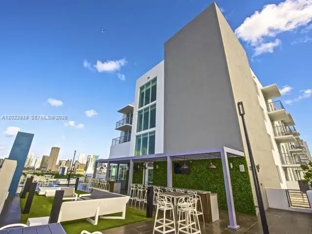 2 bedroom 2 bath Residential Lease for rent at 729 NW 2nd St # 410, Miami FL 33128