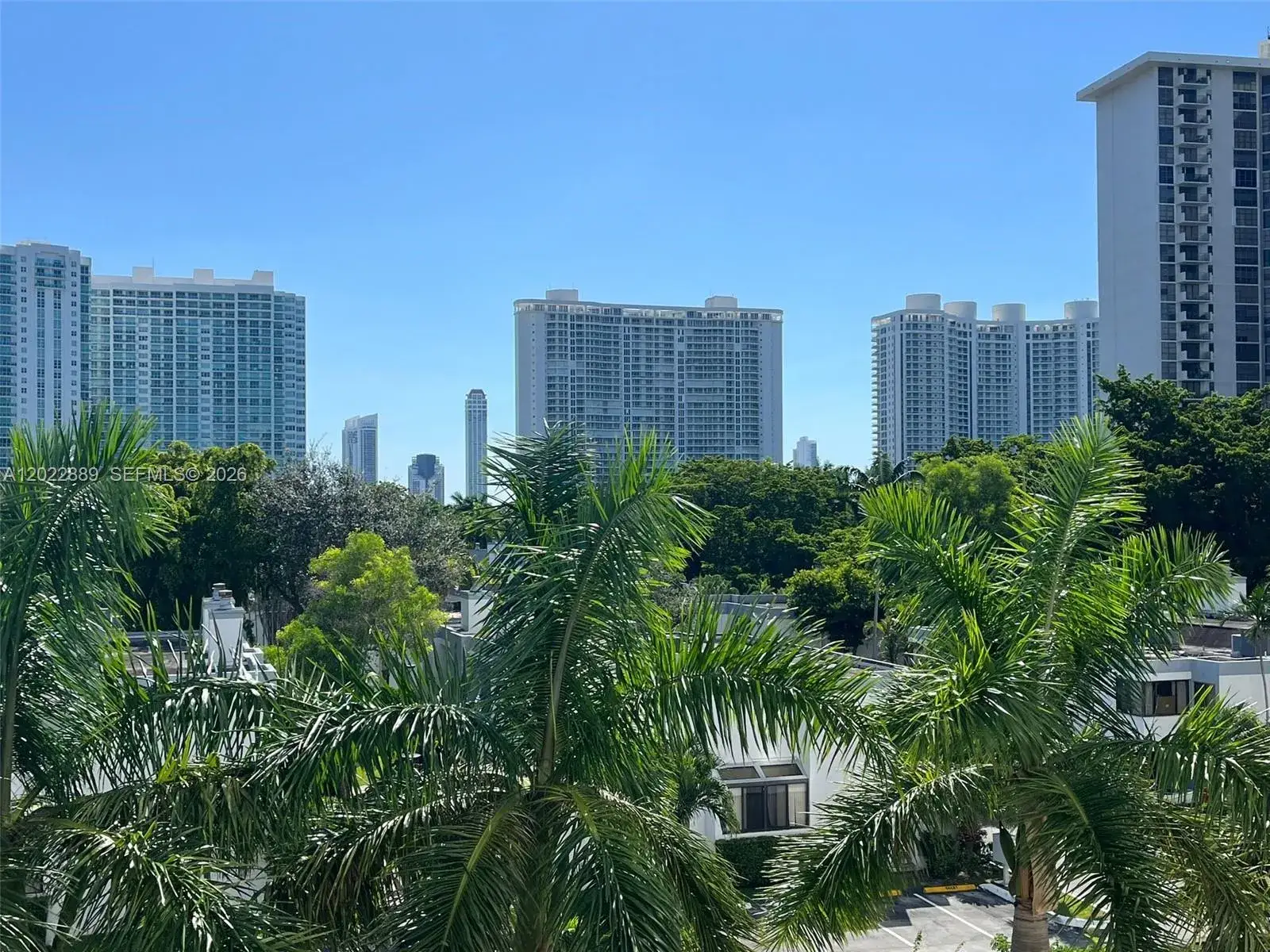 1 bedroom 1 bath Residential for sale at 2851 NE 183rd St # 405E, Aventura FL 33160