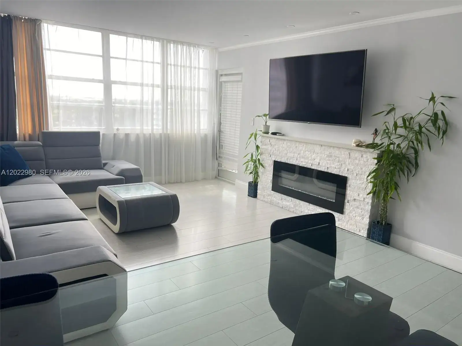 1 bedroom 2 bath Residential for sale at 1301 NE Miami Gardens Dr # 1013W, Miami FL 33179