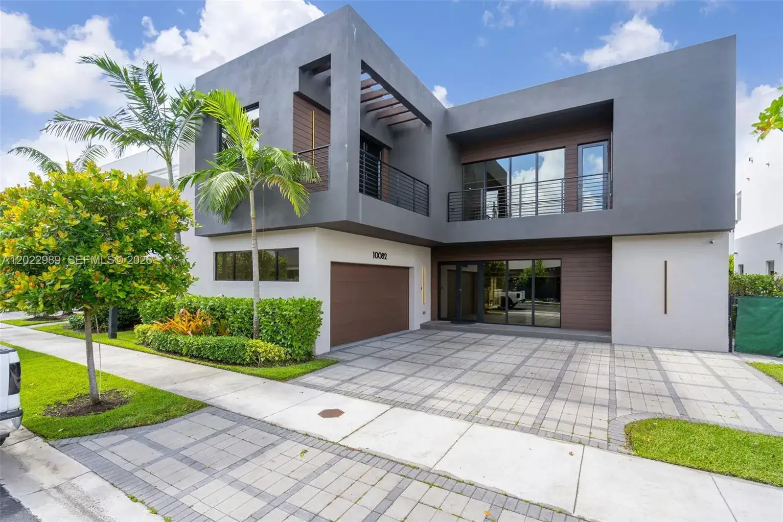 5 bedroom 5 bath Residential for sale at 10082 NW 77th St, Doral FL 33178