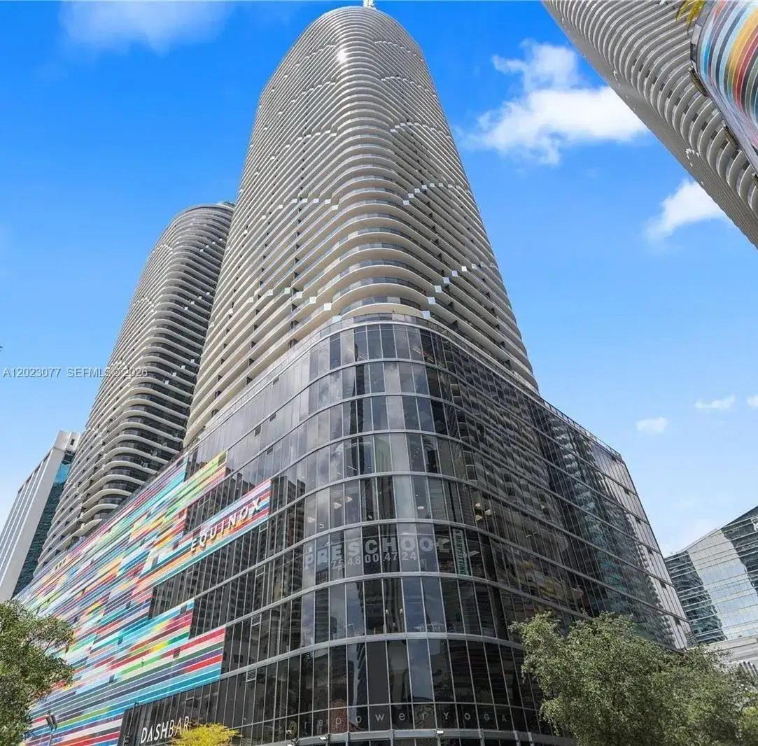 2 bedroom 2 bath Residential Lease for rent at 45 SW 9th St # 3501, Miami FL 33130