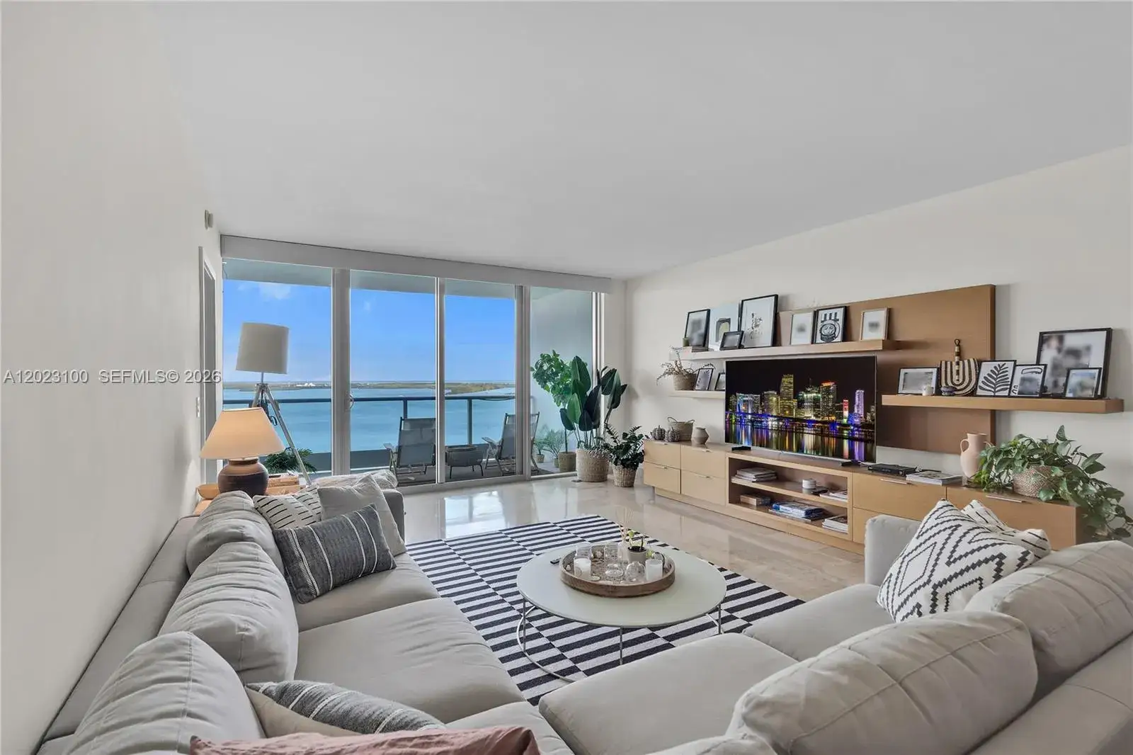 3 bedroom 3 bath Residential Lease for rent at 1331 Brickell Bay Dr # 2007, Miami FL 33131