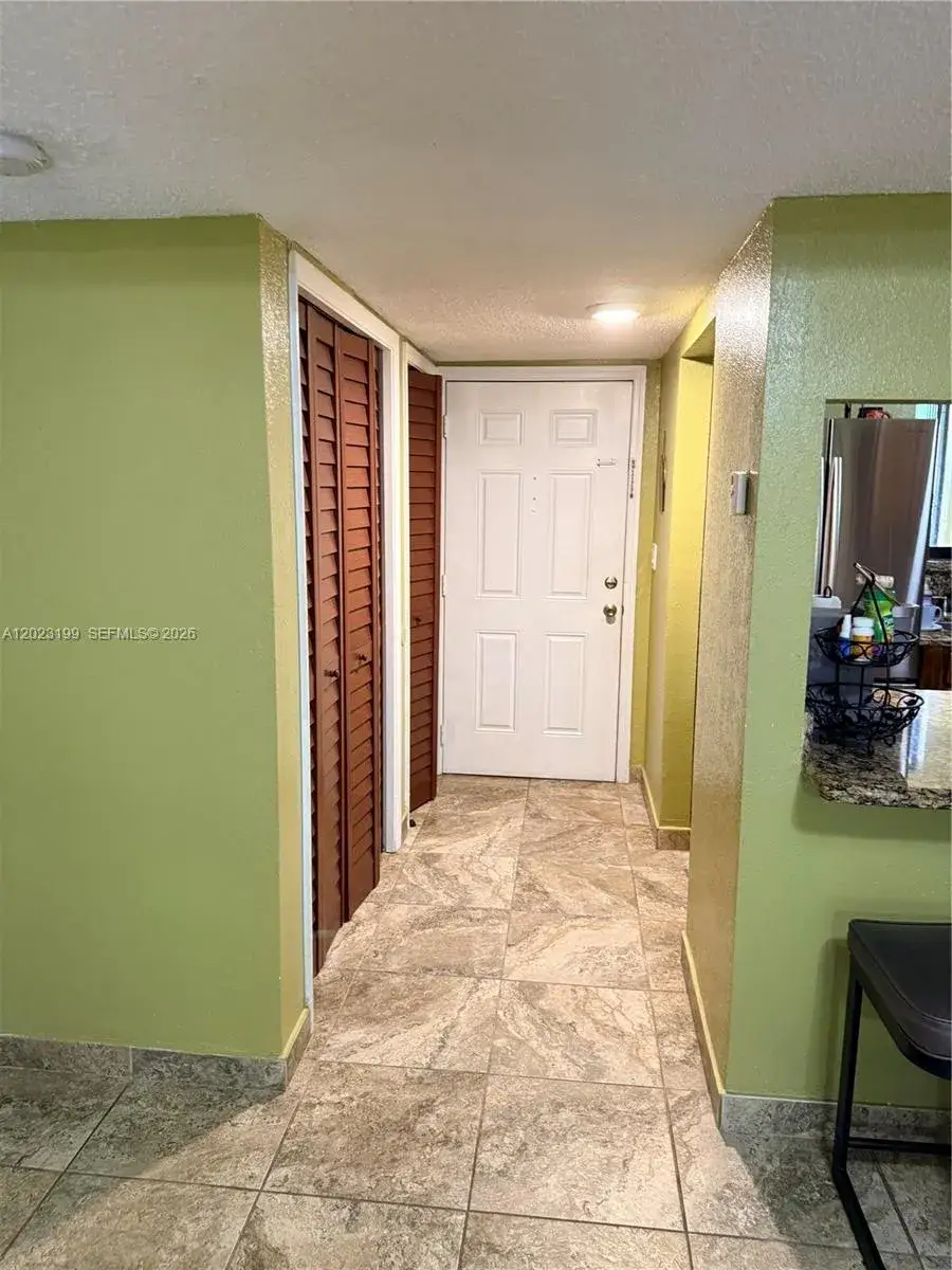 2 bedroom 2 bath Residential for sale at 191 Lakeview Dr # 103, Weston FL 33326