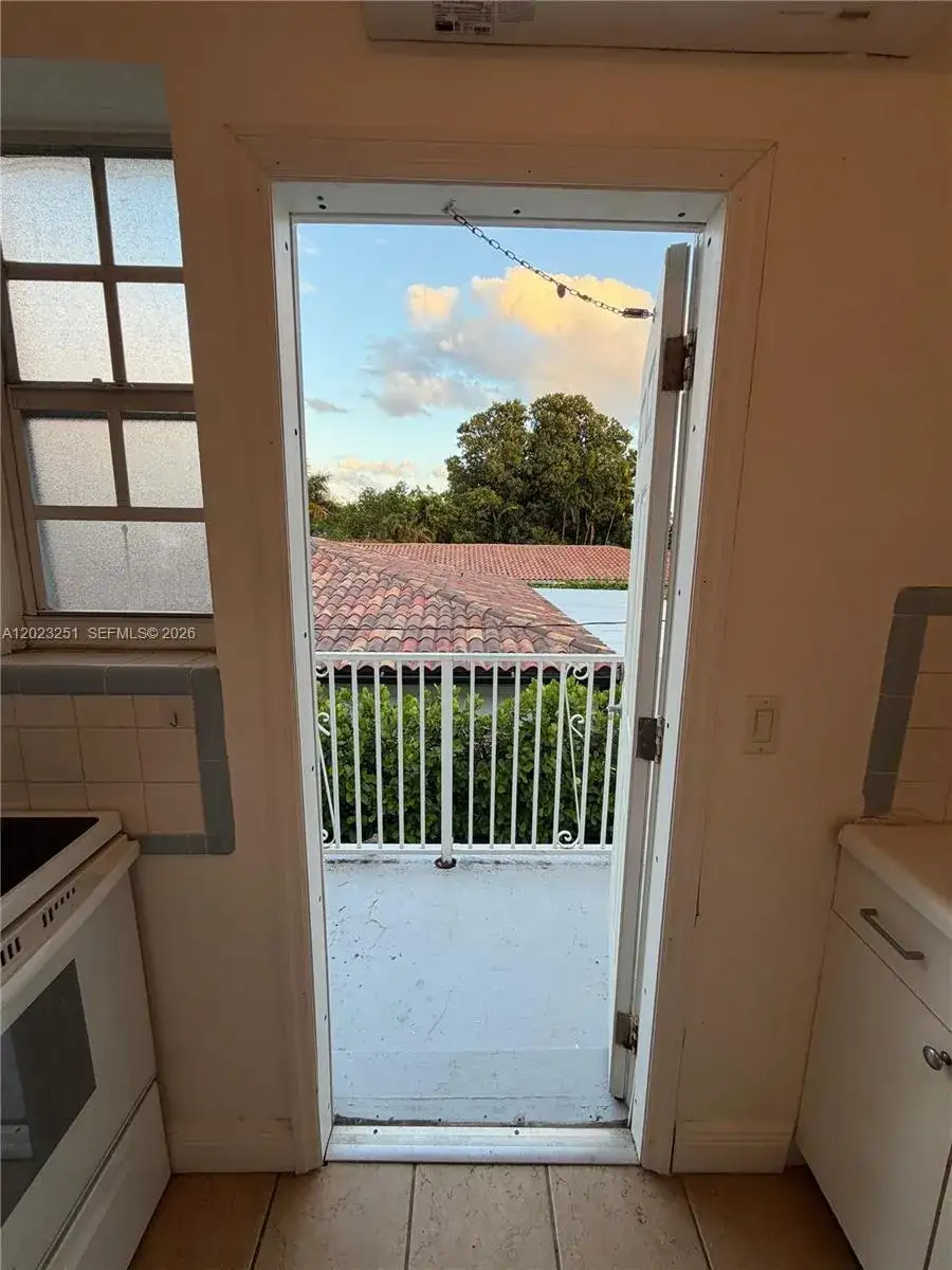 1 bedroom 1 bath Residential Lease for rent at 2200 Calais Dr # 5, Miami Beach FL 33141