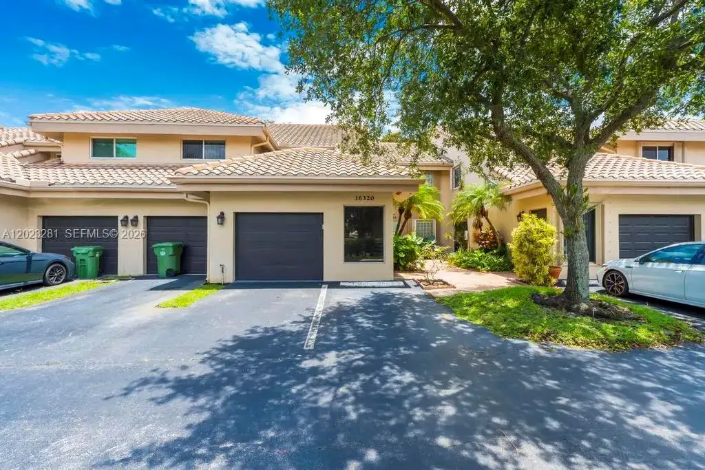 3 bedroom 2 bath Residential Lease for rent at 16320 Malibu Dr # 10, Weston FL 33326