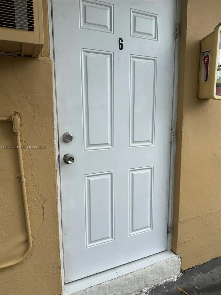 1 bedroom 1 bath Residential Lease for rent at 4871 W Flagler St # 6, Miami FL 33134