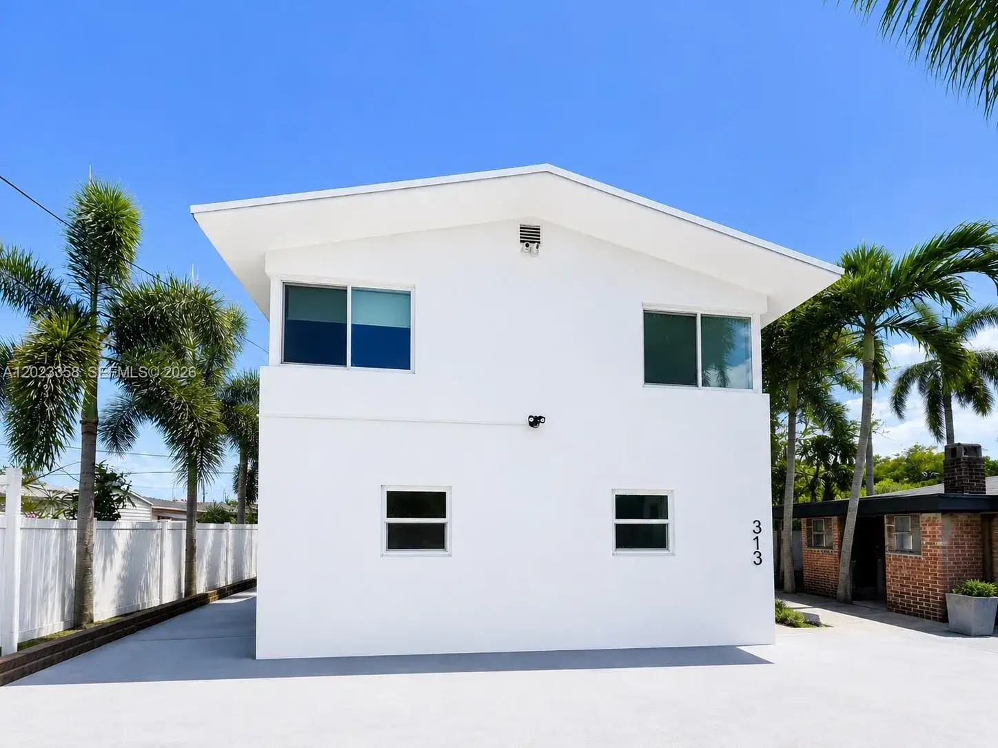 2 bedroom 1 bath Residential Lease for rent at 313 SW 1st Street # 1, Hallandale Beach FL 33009
