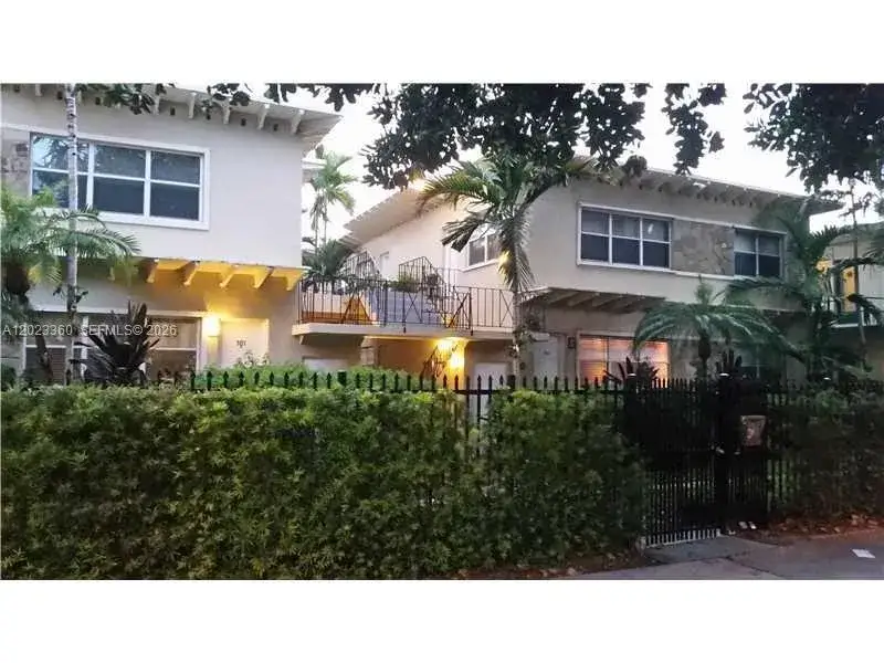 1 bedroom 1 bath Residential Lease for rent at 990 Meridian Ave, Miami Beach FL 33139