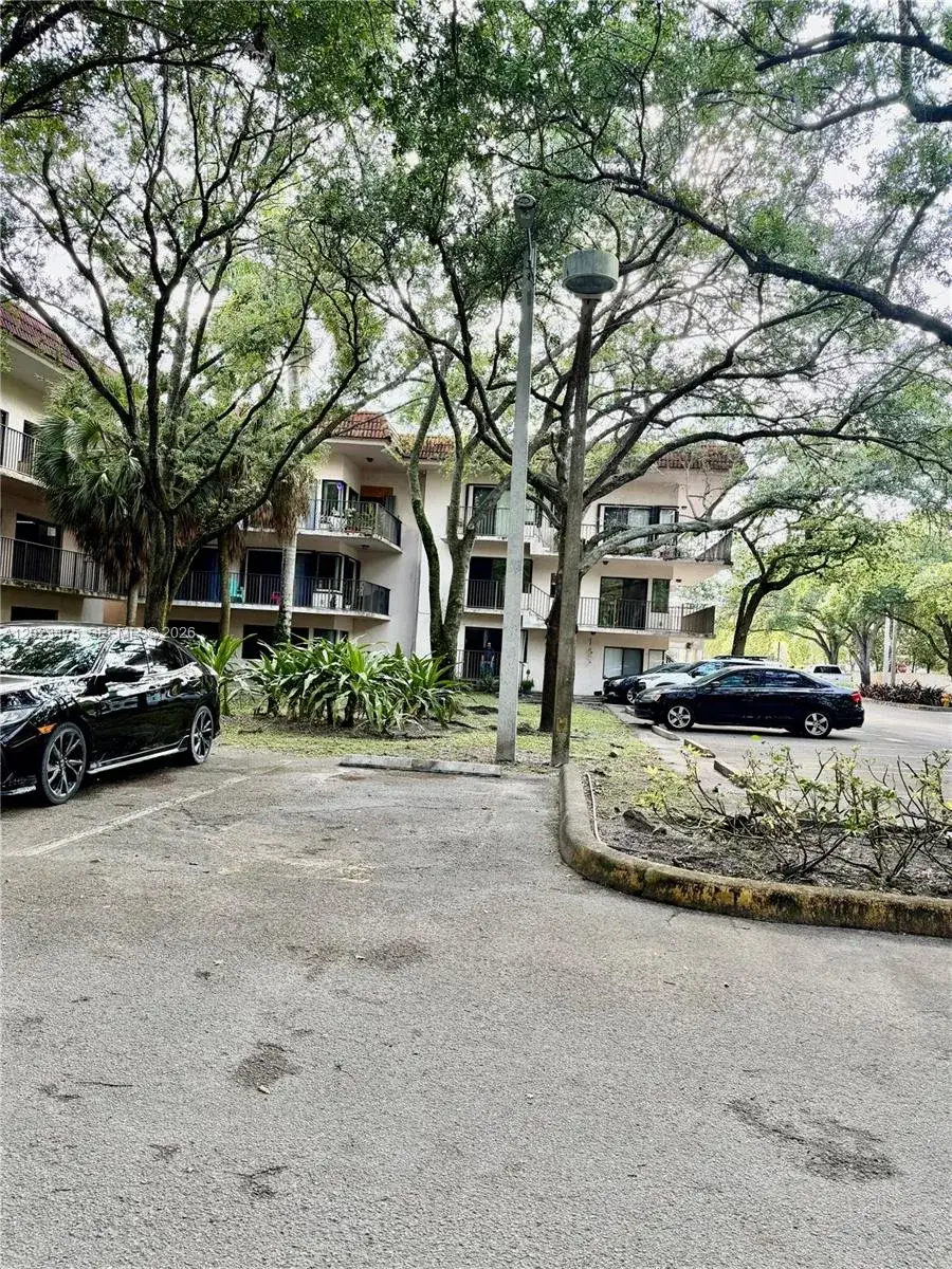 2 bedroom 2 bath Residential for sale at 4725 SW 62nd Ave # 104, Davie FL 33314