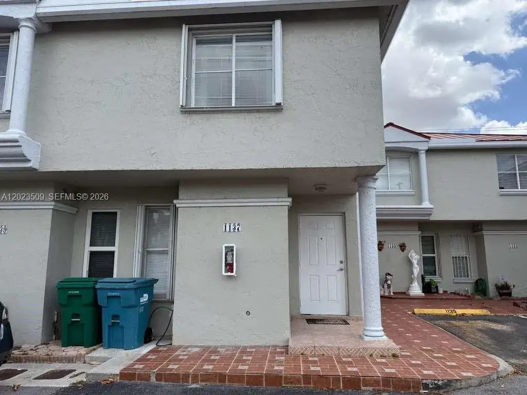 3 bedroom 2 bath Residential Lease for rent at 1137 NW 123rd Court # 610, Miami FL 33182