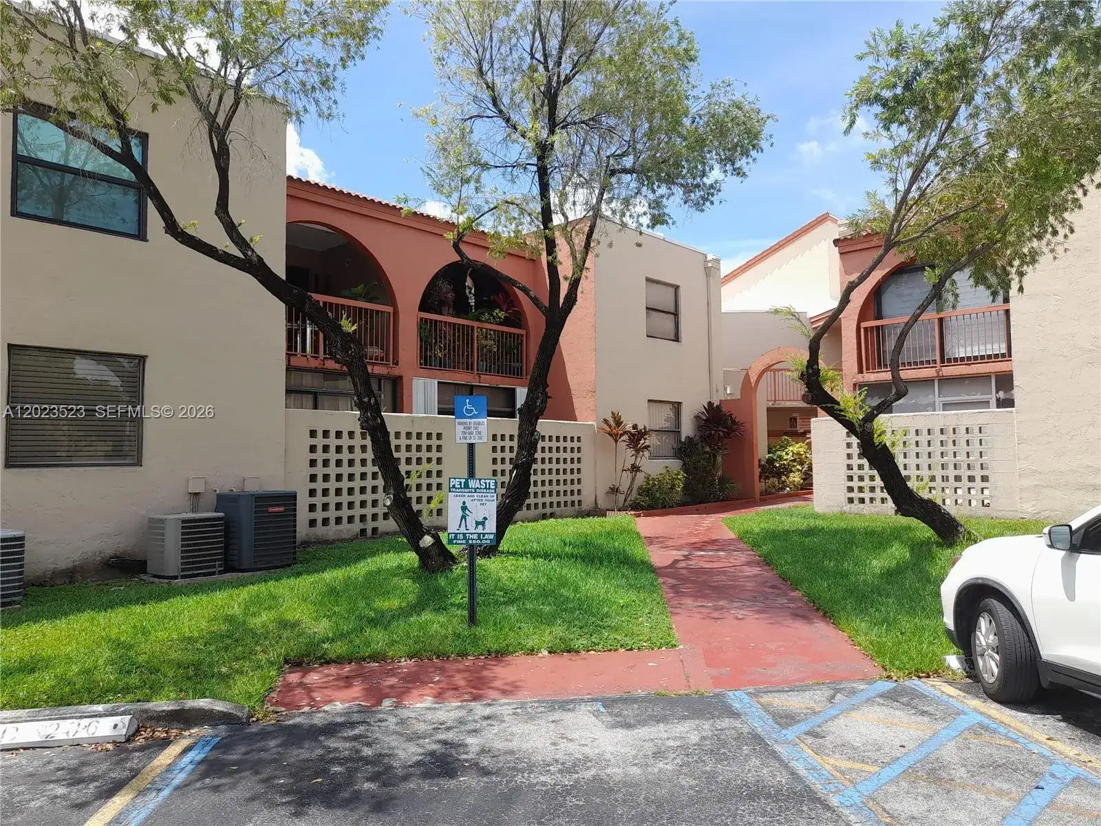 2 bedroom 2 bath Residential Lease for rent at 10245 NW 9th St Cir # 9, Miami FL 33172