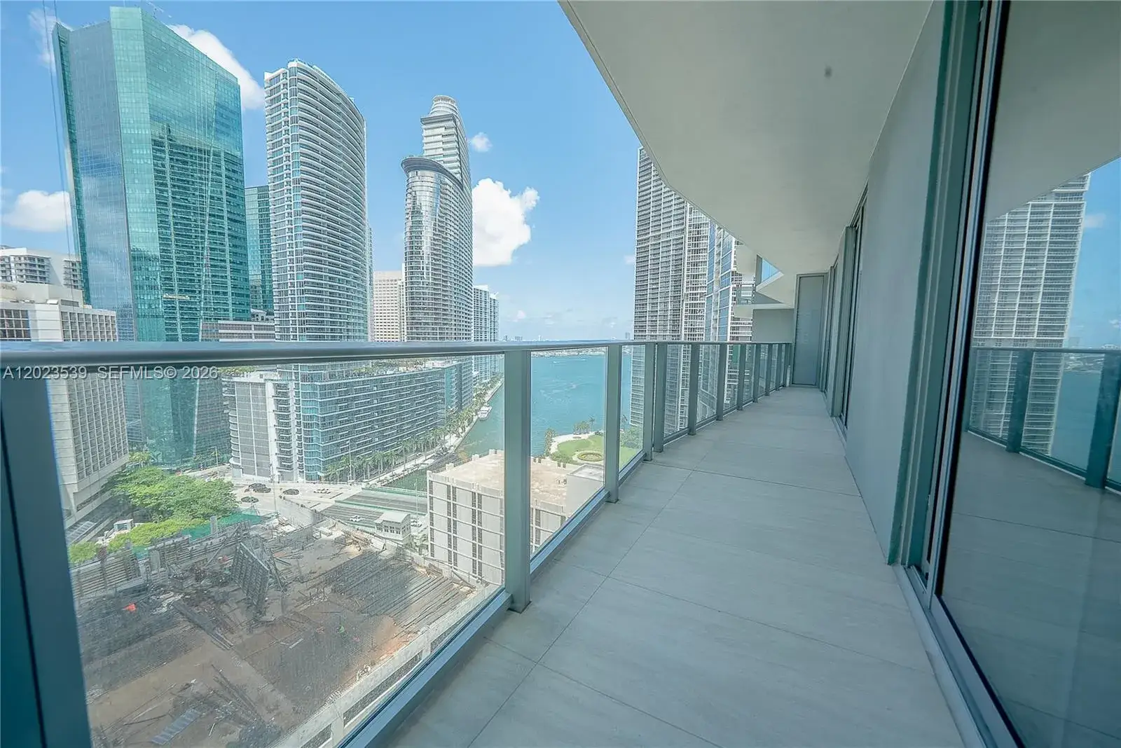 2 bedroom 2 bath Residential Lease for rent at 77 SE 5th St # 2203, Miami FL 33131